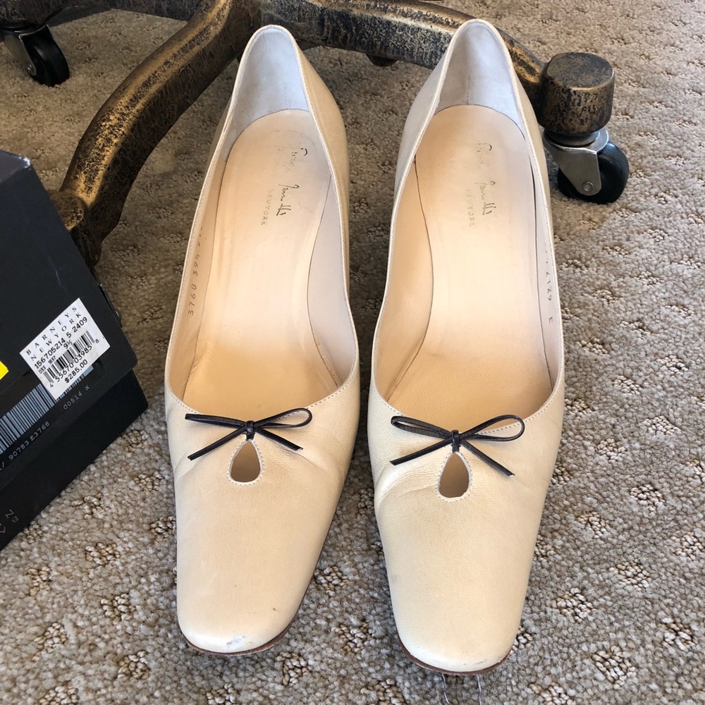 Barneys New York Italian kitten heel pumps